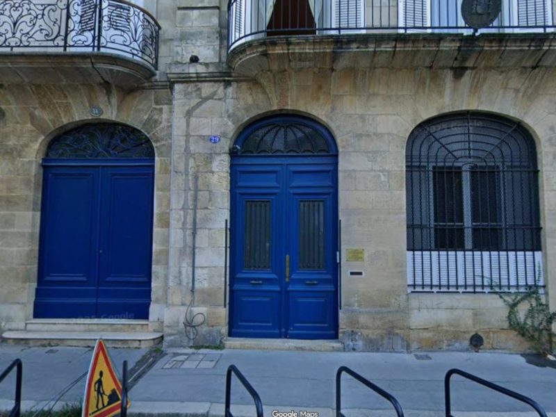 Façade de l'immeuble d'habitation à Bordeaux concerné par des remontées capillaires en cave - diagnostic Mur-Tronic