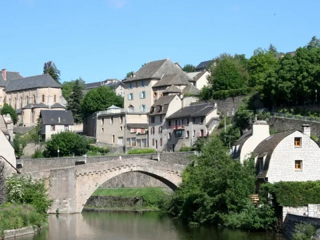 Bâti ancien - Lozère - traitement des remontées capillaires et du salpêtre Mur-Tronic