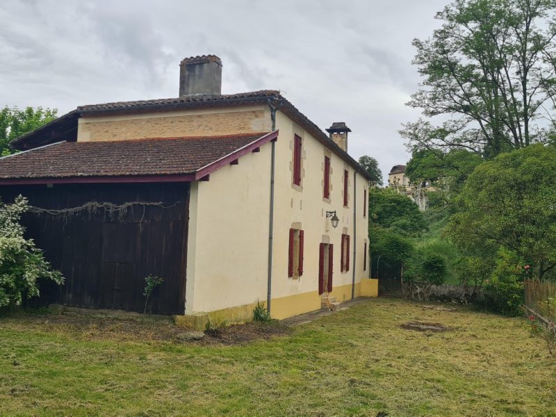 Traitement remontées capillaires façade arrière ancien moulin Bazas Mur-Tronic