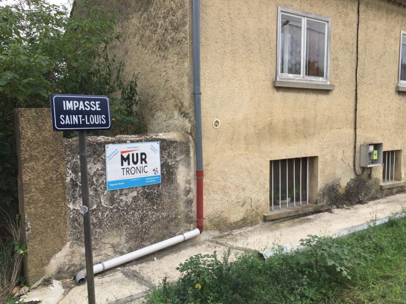 Remontées capillaires sur mur intérieur maison Bédarrides traitées par Mur-Tronic